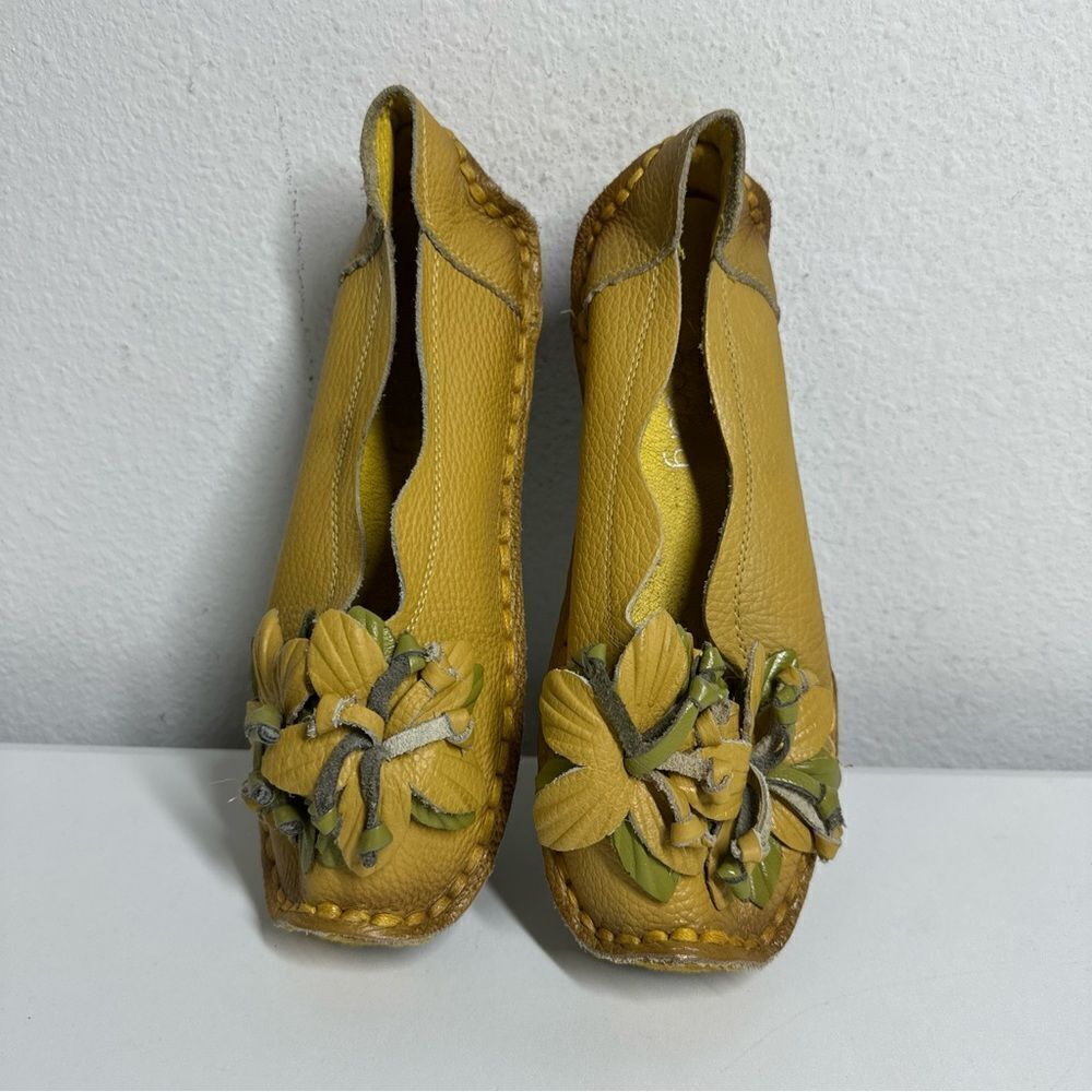 SOCOFY Dolls Kill Handmade  Scalloped Yellow Flower Pebbled Leather Shoes 8